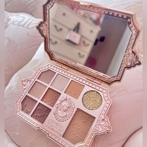 Flower Knows eyeshadow palette